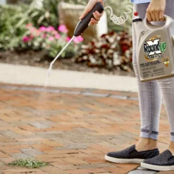 Roundup 1.1-Gallon, Ready-To-Use Extended Control Weed & Grass Killer Plus Weed Preventer II With Comfort Wand 13 Roundup 1.1-Gallon, Ready-To-Use Extended Control Weed & Grass Killer Plus Weed Preventer II With Comfort Wand -Roundup Sales Store 1660901 ep 1624402309 3